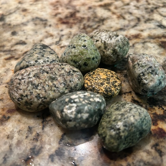 Puget sound Quartz Rocks: Rock Tumbling Grade, Natural Home Decor - Picture 2 of 3